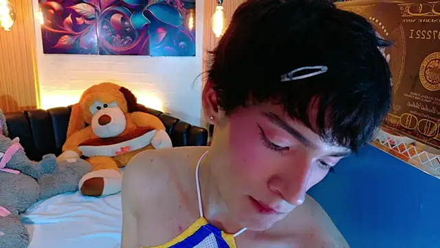 AlecciaNovan Webbikameraesitys