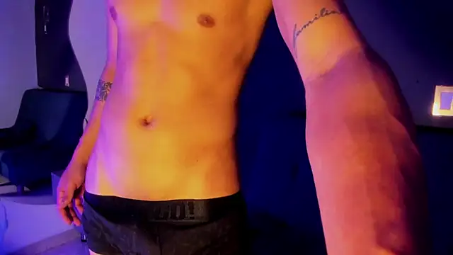 Pokazy przed kamerką – Ethan_Smith__