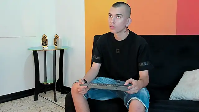 Rowan_Cley live XXX chat