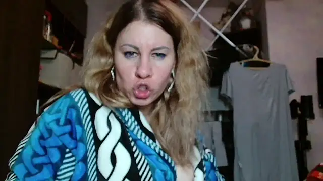 Chat +18 de TherestlessKitty ao vivo