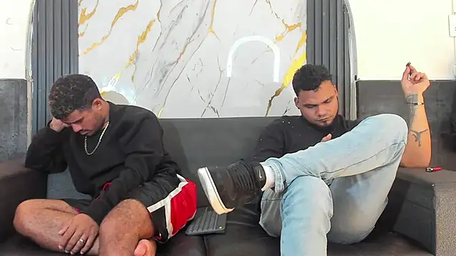 Chat +18 de Latins_on_fire ao vivo