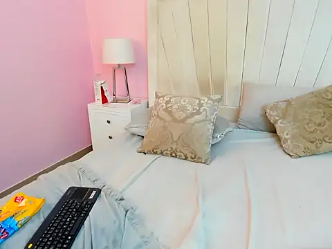 Chatroom XXX en direct de CynthiaMore