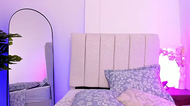 KaliBloom's Live XXX Chat