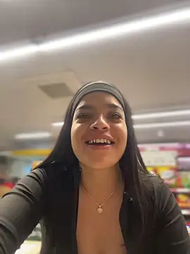 Chatroom XXX en direct de JuanitaMore01