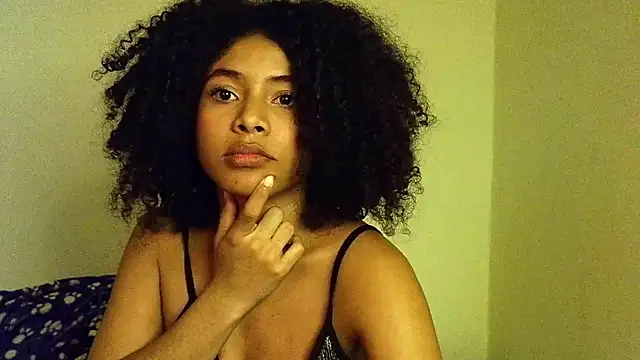 Chatroom XXX en direct de Larita_curly