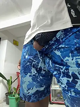 Paul22cm-: διαδικτυακό σόου στην κάμερα