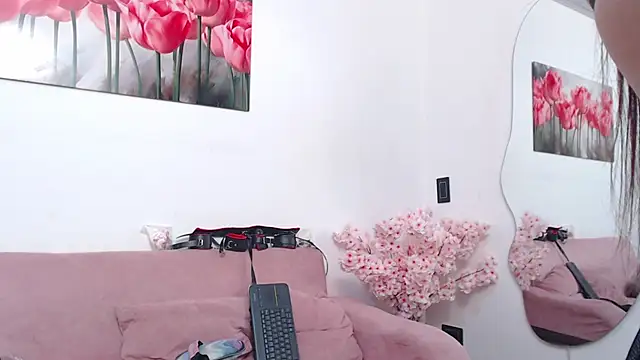 pinky_f00x's Live XXX Chat