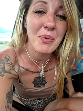 SheIsSomething 现场XXX聊天