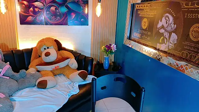 AlecciaNova: онлайн-секс-чат