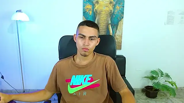 lucass_18 élő XXX-chatje