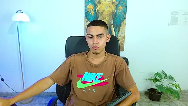 lucass_18 webcam show