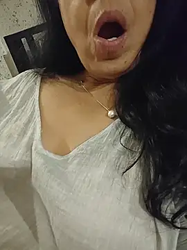 NakedMILFxのライブXXXチャット