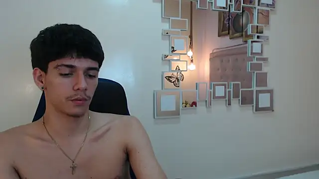 AmethystShadow17 Adlı Modelin Canlı XXX Sohbeti