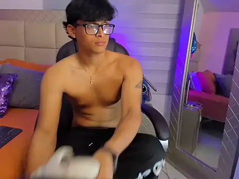 mathias_oberlin Adlı Modelin Canlı XXX Sohbeti