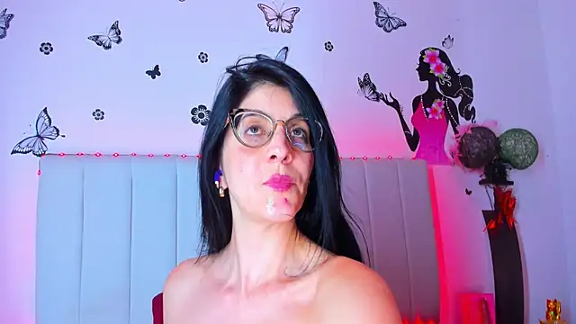 caro_lyne_ Chat XXX in diretta