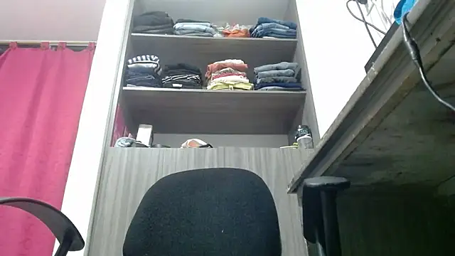 Chat +18 de nicolle_milf1978 ao vivo