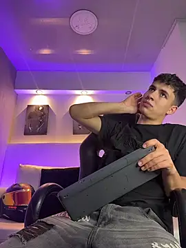 AdrianRinaldi Chat XXX live