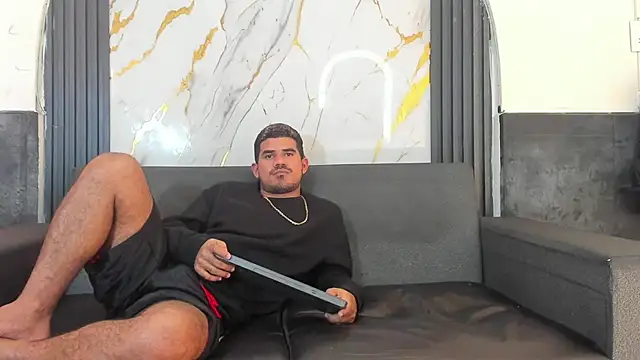 Latins_on_fire's Webcam Show