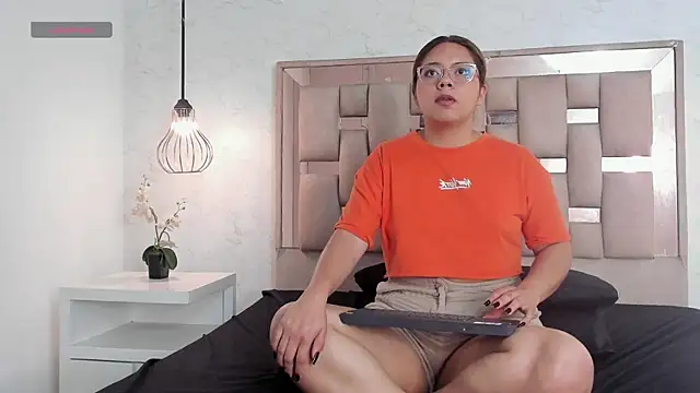 MoritaSun élő XXX-chatje