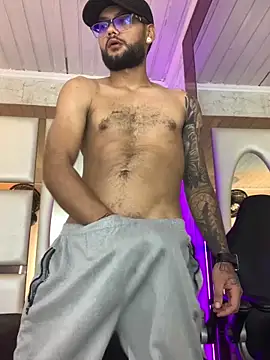 KyleJoss30 即時 XXX 聊天