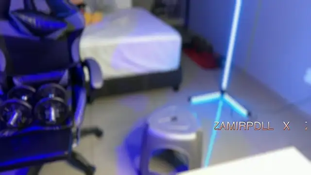 zamir333: διαδικτυακό σόου στην κάμερα