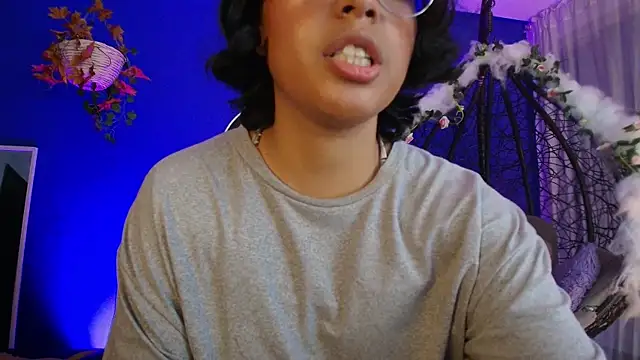 Chatroom XXX en direct de Emmapark_