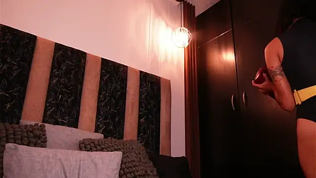 Pokazy przed kamerką – Ivi_Aiko