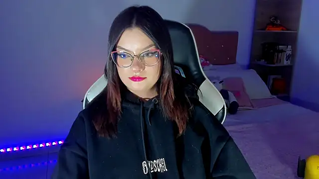 OphelianaRose33 Adlı Modelin Canlı XXX Sohbeti