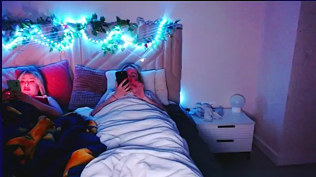 Chat +18 de LiluMoon__ ao vivo