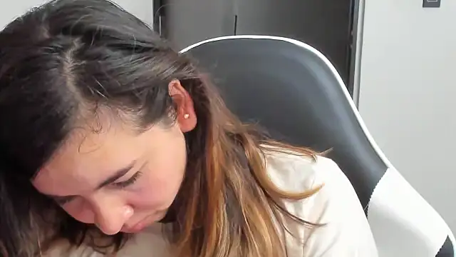 Živý XXX chat __Emma__11__Lecat_