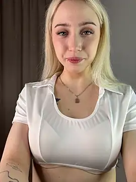 LynnelsuのライブXXXチャット