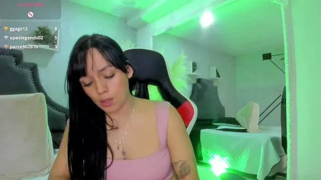 EmiliaRose_ Chat XXX in diretta