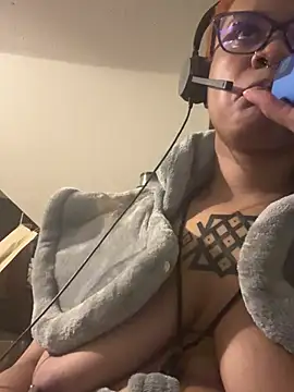 nickytheehawtie Adlı Modelin Canlı XXX Sohbeti