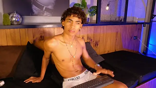 AlanCutee: απευθείας συνομιλία ΧΧΧ