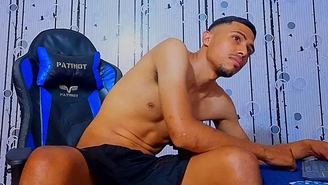 Pokazy przed kamerką – Charlies_Fox