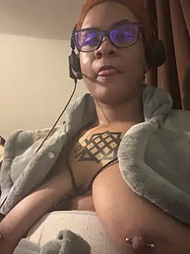 nickytheehawtie Chat XXX in diretta