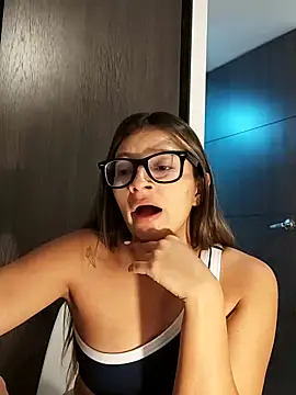 AnnySanz: онлайн-секс-чат