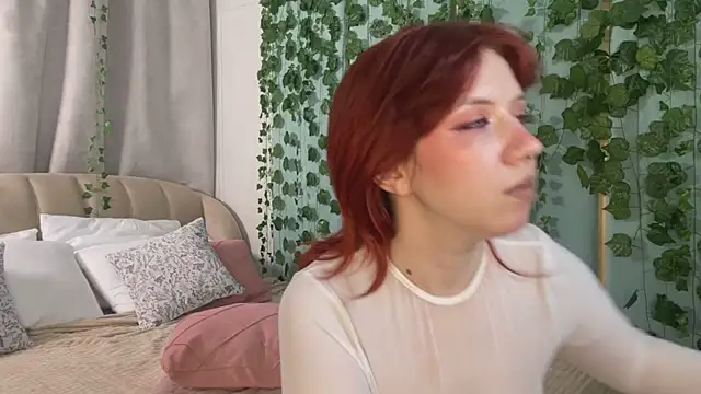 Chat +18 de Love_is_Lola ao vivo