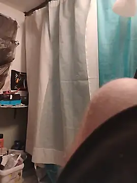 BiknightのライブXXXチャット