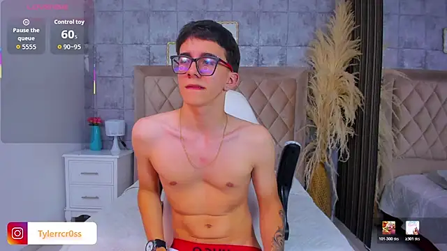 Živý XXX chat TylerCross_