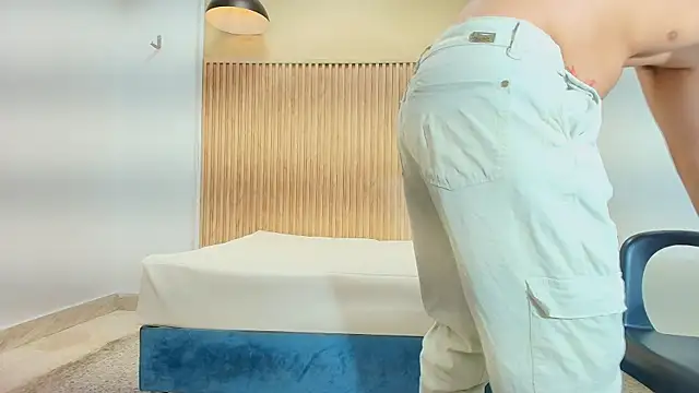 XXX chat uživo modela THIAM_KELLER1