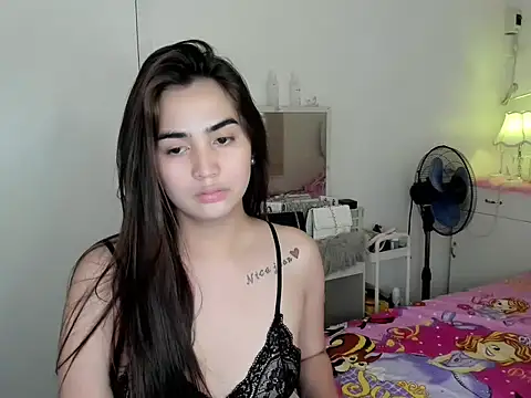 nica_doll Adlı Modelin Canlı XXX Sohbeti