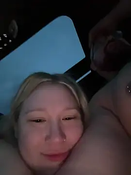 PiggyRose élő XXX-chatje