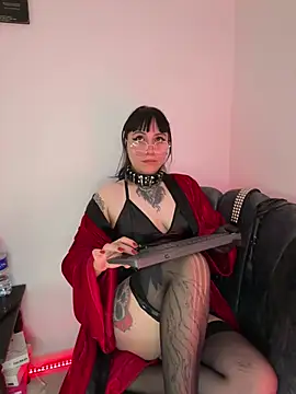 Czat XXX na żywo – Ravenna666_