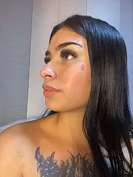 Shalom_pink18 Adlı Modelin Canlı XXX Sohbeti