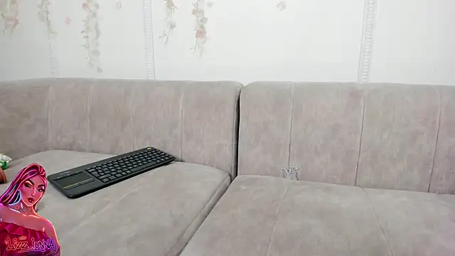 lizz_lunnaのウェブカメラショー