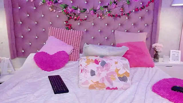 Chatroom XXX en direct de EllieNeptune_