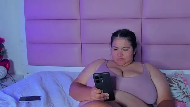 Chatroom XXX en direct de AmaranttayLunay