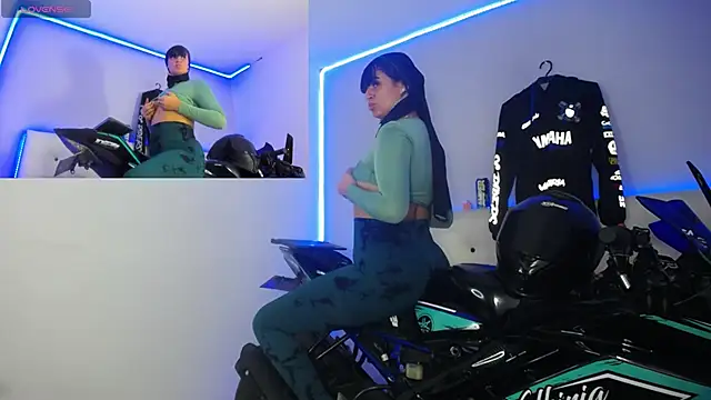 valka_01: διαδικτυακό σόου στην κάμερα