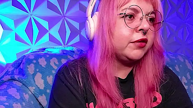 Chat +18 de Satyn_doll ao vivo